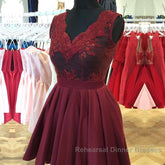 Elegant Lace V-Neck Cap Sleeves Homecoming Dresses Short Cocktail Dress